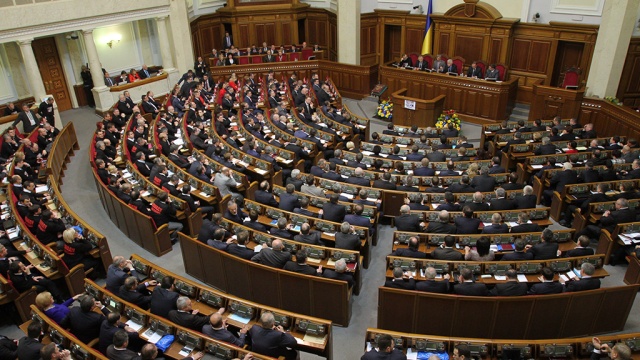 Предложения оппозиции по изменению Конституции Украины назвали непрофессиональными