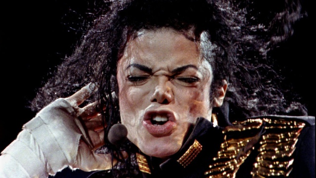 Страдающие фанаты Майкла Джексона добились компенсаций в суде