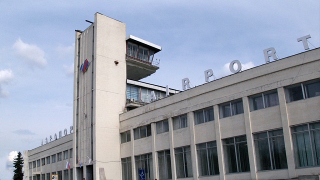 Самолет застрял в аэропорту Курумоч из-за снегопада в Волгограде