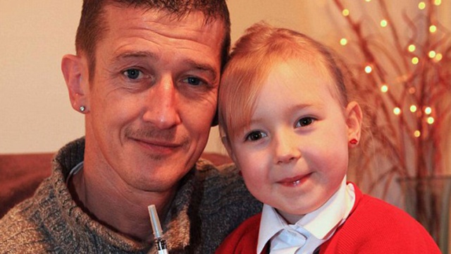 Пятилетняя девочка спасла жизнь своему отцу, сделав ему укол в живот