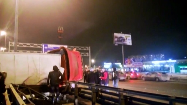 Пьяный водитель фуры парализовал движение на Новорязанском шоссе 