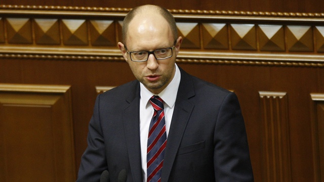 Яценюк требует от президента подписать законы, принятые Верховной радой
