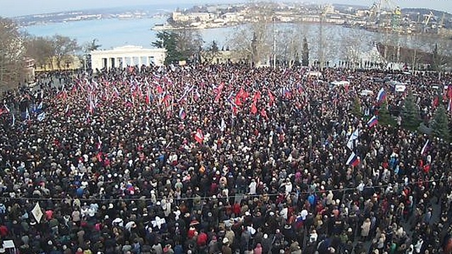 В Севастополе горожане избрали мэра на митинге