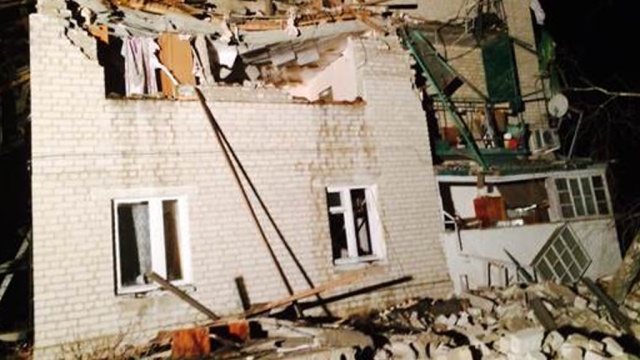 Взрыв газа разрушил три квартиры в жилом доме в Воронежской области