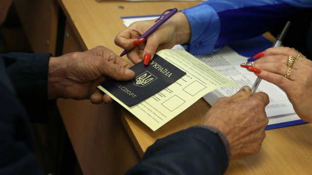 Жители Крыма могут получить паспорта РФ во всех подразделениях ФМС
