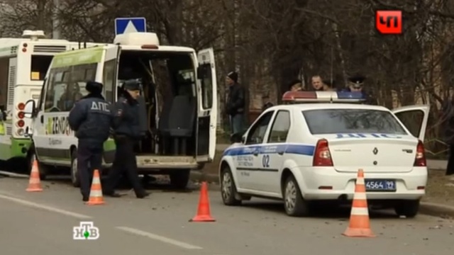 ДТП на западе Москвы: раненую пассажирку маршрутки эвакуировали вертолетом