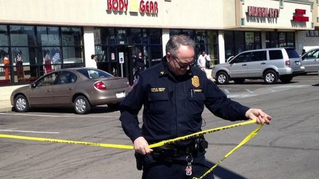 Двое ранены в результате стрельбы в магазине одежды в США