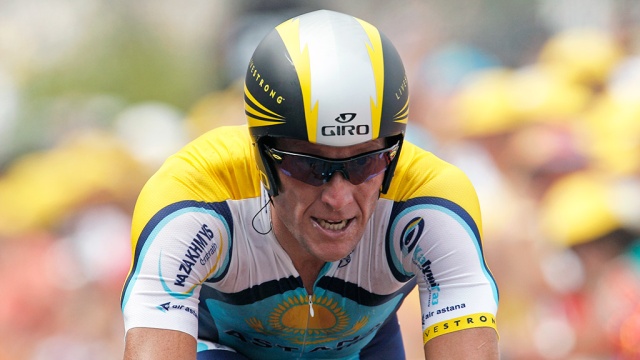 У опозорившегося велогонщика Лэнса Армстронга отобрали орден Почетного легиона