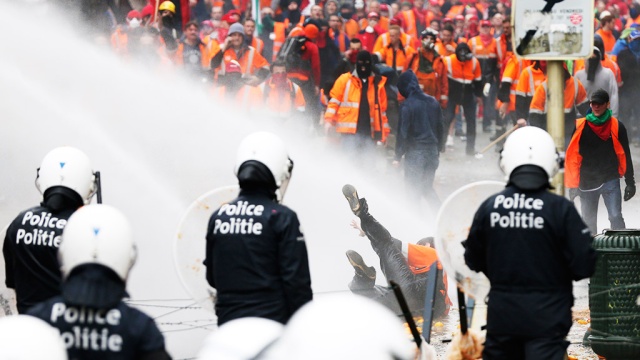 В Брюсселе 27 человек пострадали в стычках манифестантов с полицией