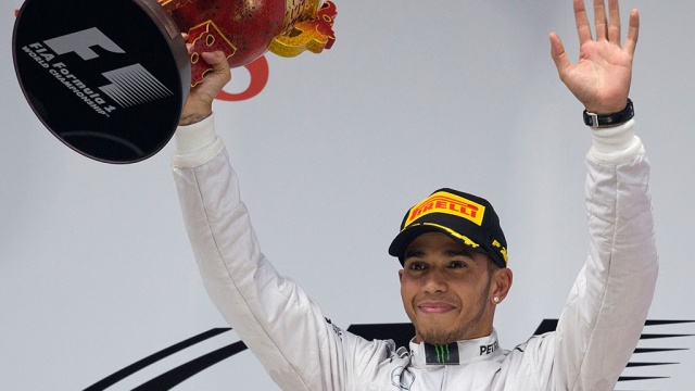 Хэмилтон празднует триумф на Гран-при Китая