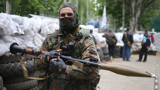 Жителям Донецкой республики разрешили носить оружие