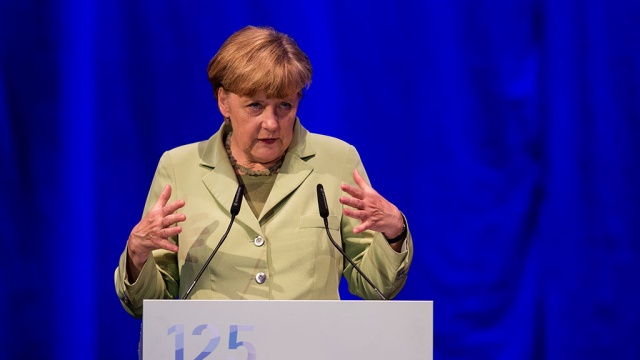 Меркель призвала Москву признать выборы президента на Украине