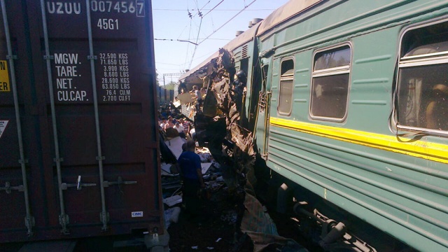 Железнодорожная катастрофа в Подмосковье: первые фото с места