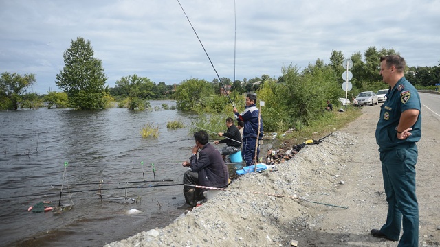 В Красноярском крае идут поиски рыбака с перевернувшейся лодки