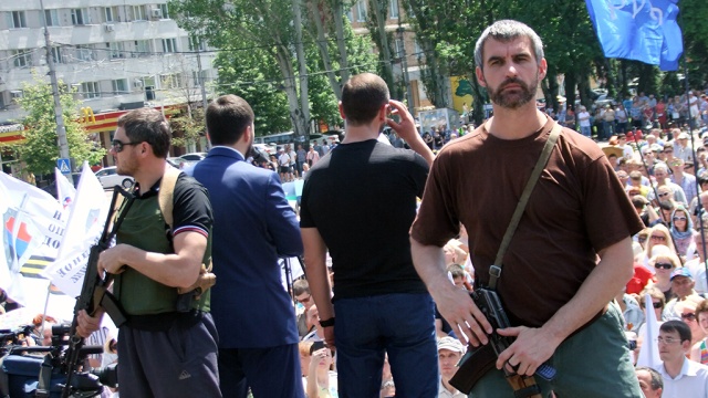 Луганская народная республика переходит на военное положение из-за боев