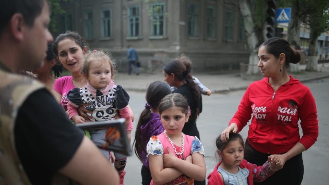 Более 50 беженцев из Славянска пешком пересекли российскую границу