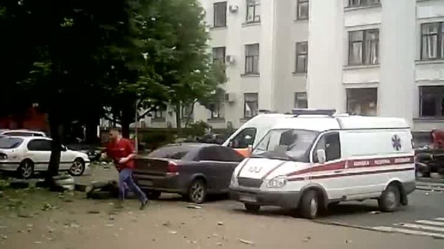Один человек погиб, десять получили ранения в ходе бомбежки Луганска