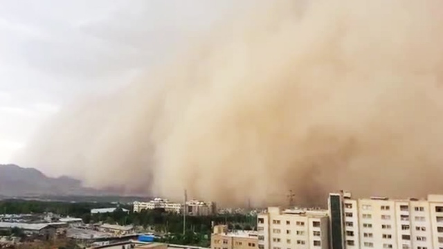 Небывалая песчаная буря убила пятерых жителей Тегерана: видео