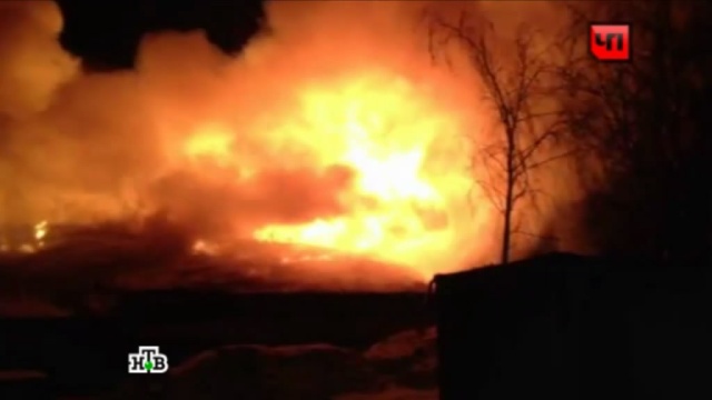Под Волгоградом пожар бушует на площади более двухсот гектаров