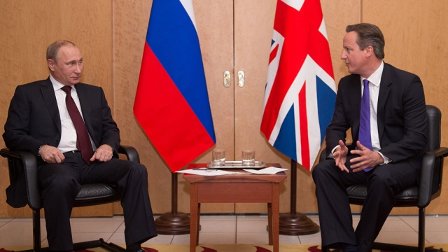 Путин пожал Кэмерону руку после переговоров 