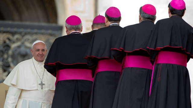 Папа римский разогнал совет управления финансовой информации Ватикана