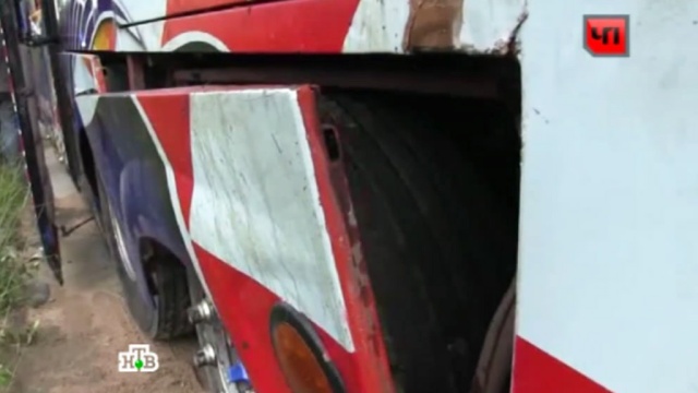 Потерявший сознание водитель протаранил 3 автобуса в Подмосковье
