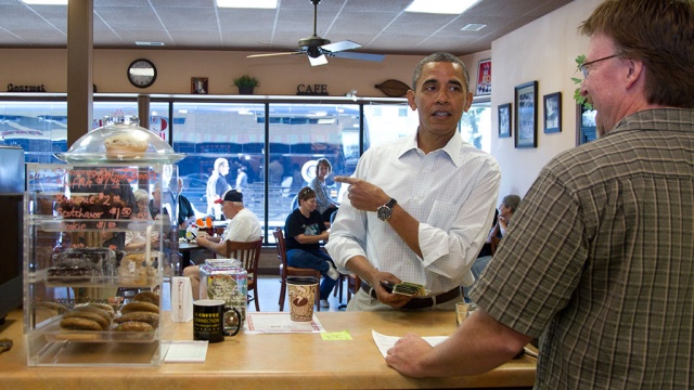 Обама устроил переполох в Белом доме, прогулявшись за чашкой чая