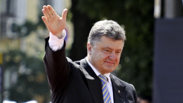 Порошенко открывает гуманитарный коридор на юго-востоке Украины 