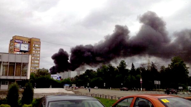 Подмосковную Ивантеевку окутало дымом и засыпало пеплом пожара
