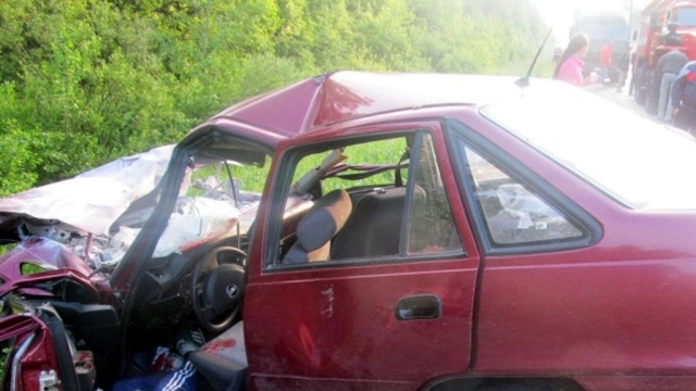 Пять подростков разбились на трассе в Вологодской области