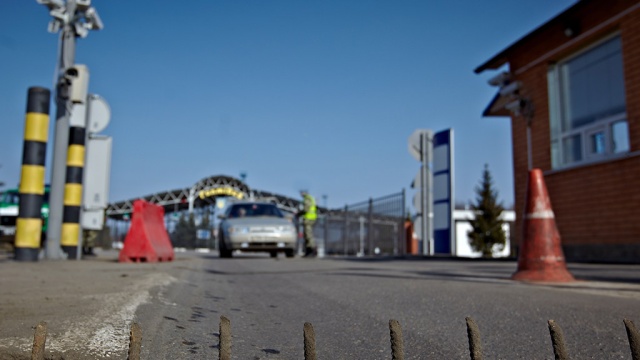 Украинец пытался вывезти из страны 2,8 млн долларов в бензобаке