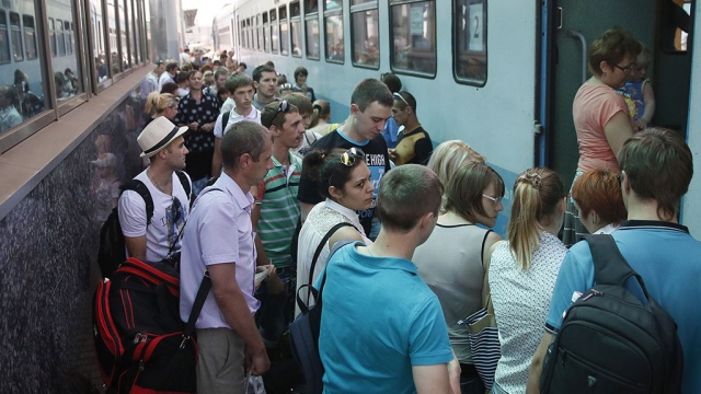 Около трехсот украинских беженцев разместят в Архангельской области и Татарстане
