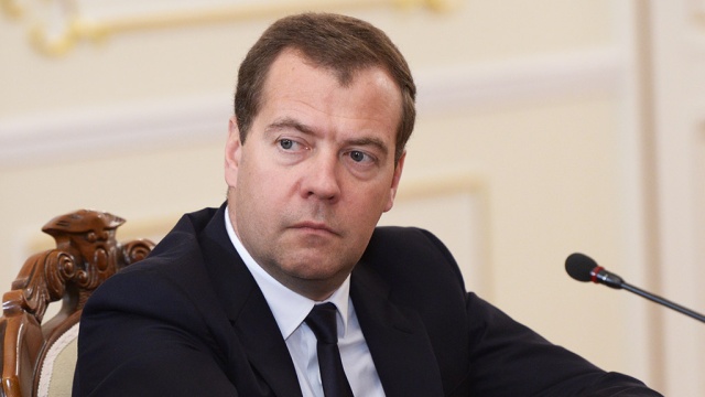 Медведев распорядился помочь Москве после ЧП в метро 