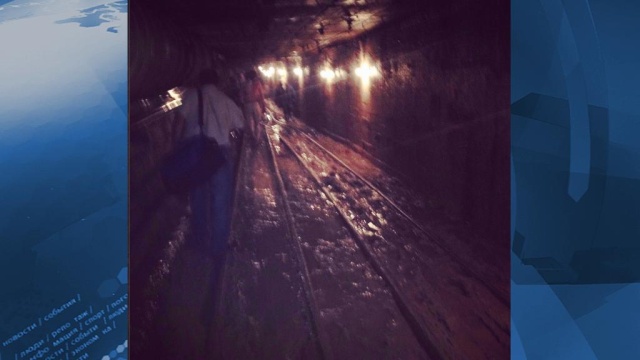 Вагоны слетели с рельсов в московском метро из-за резкого торможения