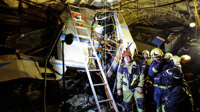 Москва погружается в траур по жертвам трагедии в метро
