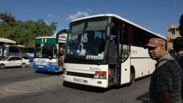 Российская туристка чудом выжила после падения из автобуса на Кипре