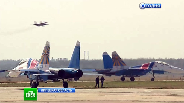 Лучшие летчики России устроили небесный спектакль на авиабазе под Липецком