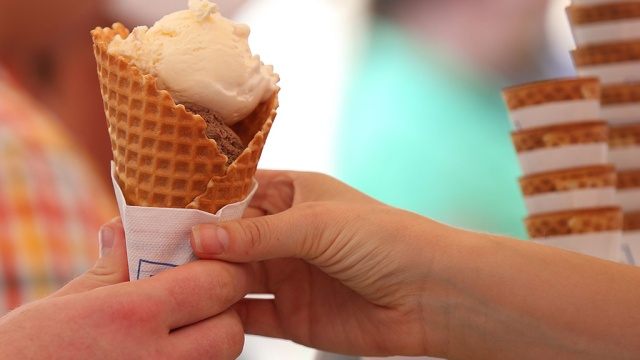 Более 20 человек отравились мороженым в Якутии