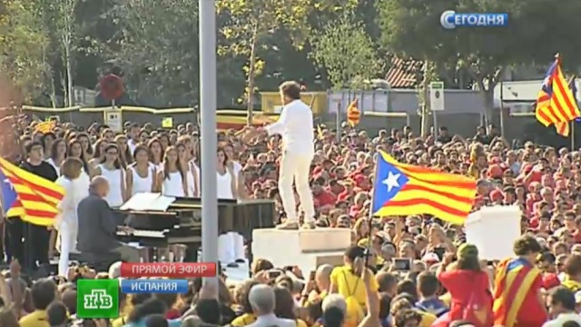 На улицы Барселоны вышли полмиллиона сторонников отделения от Испании