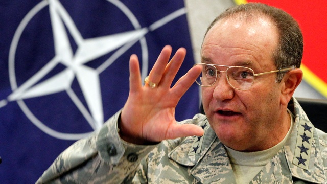 Главком НАТО в Европе Бридлав в среду посетит Киев