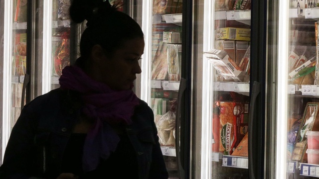 Юным петербуржцам грозит 5 лет тюрьмы за переклейку ценников в гипермаркете