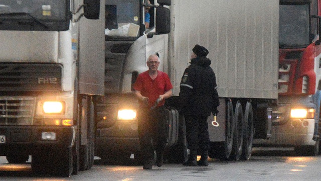 Белоруссия заблокировала 30 грузовиков с российскими товарами