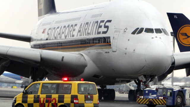 На борту самолета, попавшего в зону турбулентности, пострадали 14 человек