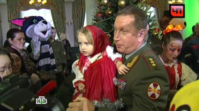 Замминистра МВД Виктор Золотов приехал в военный госпиталь на встречу с героями и детьми
