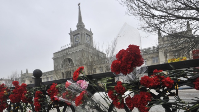 Жители Волгограда почтили память жертв прошлогодних терактов