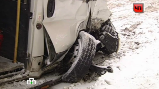 Toyota опрокинула маршрутку в Астрахани: 11 пострадавших