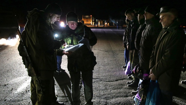 Украинские силовики и ополченцы обменяются пленными в середине января