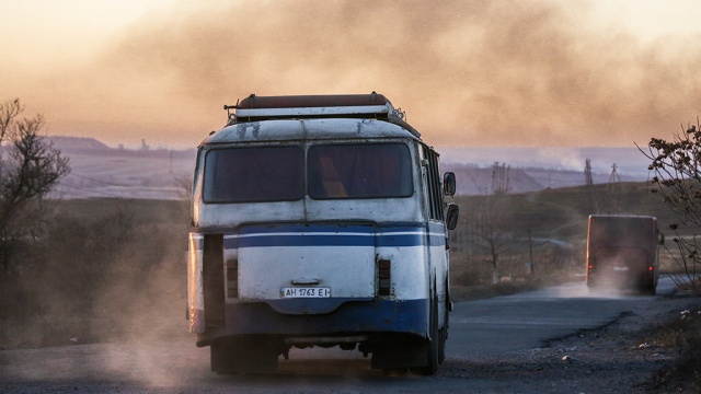 Украина прекращает автобусное сообщение с Донбассом