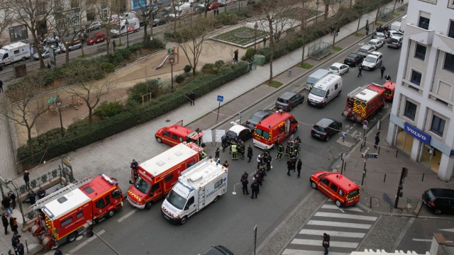 В Париже звучат выстрелы и льется кровь, полиция ловит убийц сотрудников Charlie Hebdo