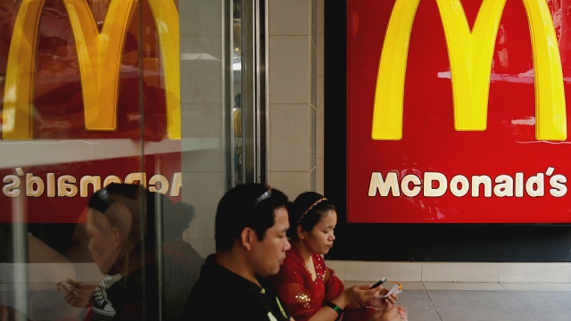 В Японии проверят все рестораны McDonald's после странных находок в их продукции